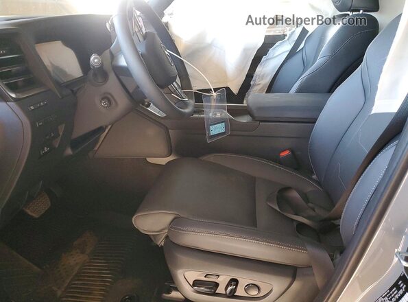 JTJVBCDX4T5074809 2026 LEXUS GX Серый Вид салона спереди