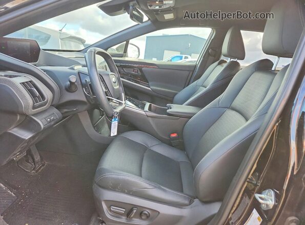 JTMABABA1RA061939 2024 SUBARU SOLTERRA Черный Вид салона спереди