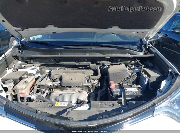 JTMBFREV9JJ728704 2018 TOYOTA LE White Vista trasera