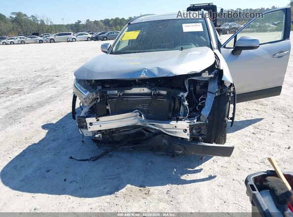JTMC1RFV9SJ034131 2025 TOYOTA LE Серебряный Вид спереди