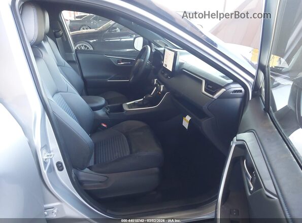 JTME6RFVXSD577464 2025 TOYOTA RAV4 HYBRID Silver Widok wnętrza z przodu