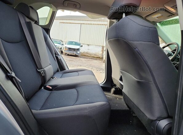 JTMF1RFV9KJ013275 2019 TOYOTA LE Silver უკანა სალონის ხედი