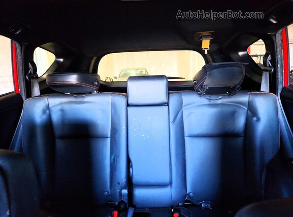 JTMNFREV2HJ148430 2017 TOYOTA RAV4 Red Вид задньої частини салону