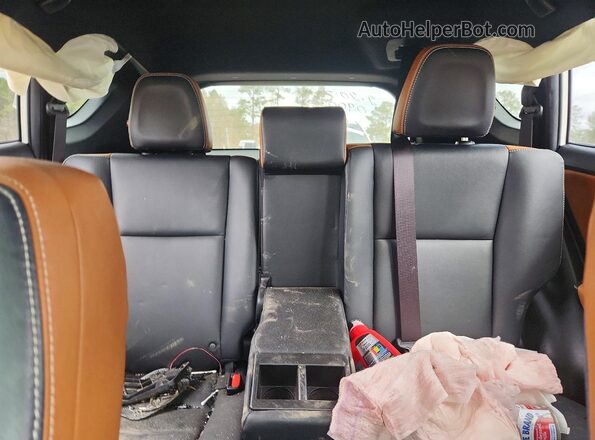 JTMNFREVXGJ090078 2016 TOYOTA RAV4 Белый Вид задних сидений