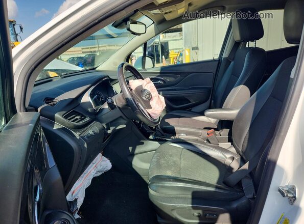 KL4CJASB6LB326130 2020 BUICK ENCORE Белый Вид салона спереди