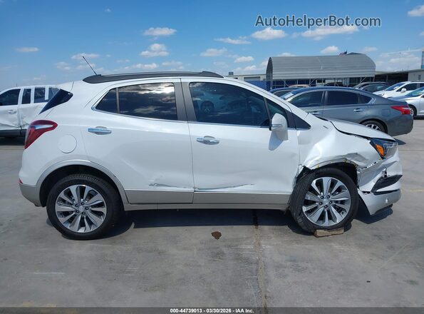 KL4CJASB9JB710366 2018 BUICK ENCORE White Widok wnętrza z tyłu