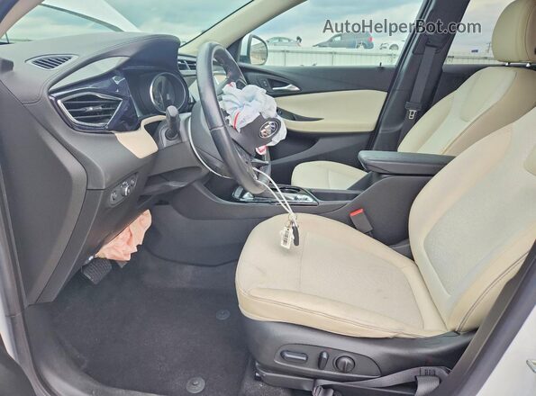 KL4MMDS2XNB139487 2022 BUICK ENCORE Белый Вид салона спереди