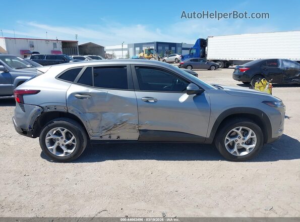 KL77LFE28RC048230 2024 CHEVROLET TRAX Серебряный Вид задней части салона