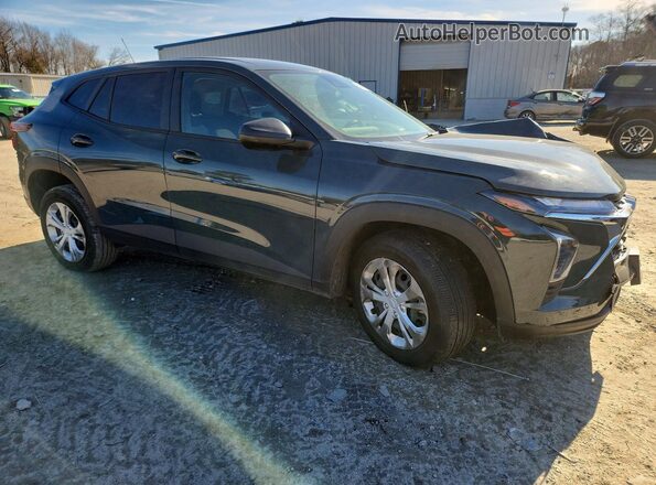 KL77LFEP3TC001111 2026 CHEVROLET TRAX Charcoal Front right