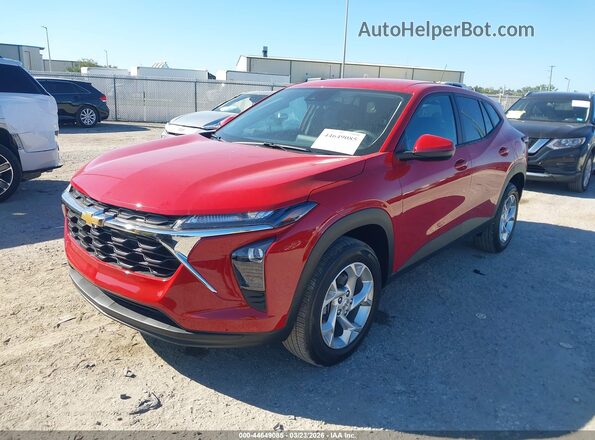 KL77LFEP7TC074286 2026 CHEVROLET TRAX Red წინა მარცხენა ხედი სამი მეოთხედიდან