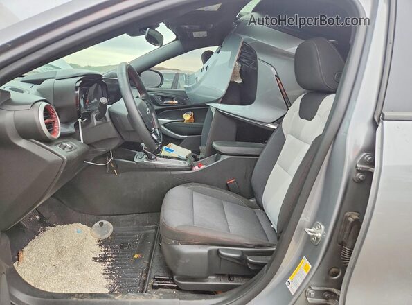 KL77LGE29RC219346 2024 CHEVROLET TRAX Серый Вид салона спереди