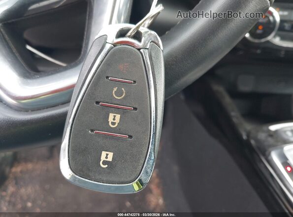 KL77LHE23RC054187 2024 CHEVROLET TRAX Белый Вид панели приборов