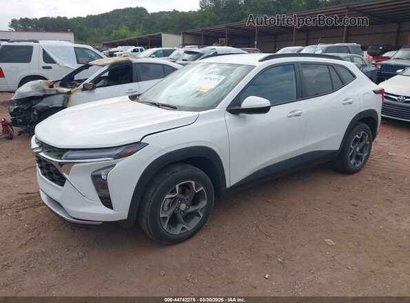 KL77LHE23RC054187 2024 CHEVROLET TRAX Белый Передняя левая четверть