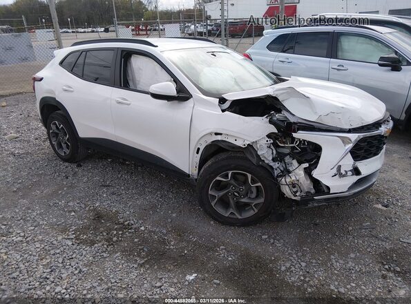 KL77LHE2XRC010090 2024 CHEVROLET TRAX Белый Передняя правая четверть