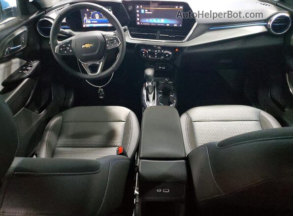 KL77LHEP1TC028528 2026 CHEVROLET TRAX Синий Вид панели приборов