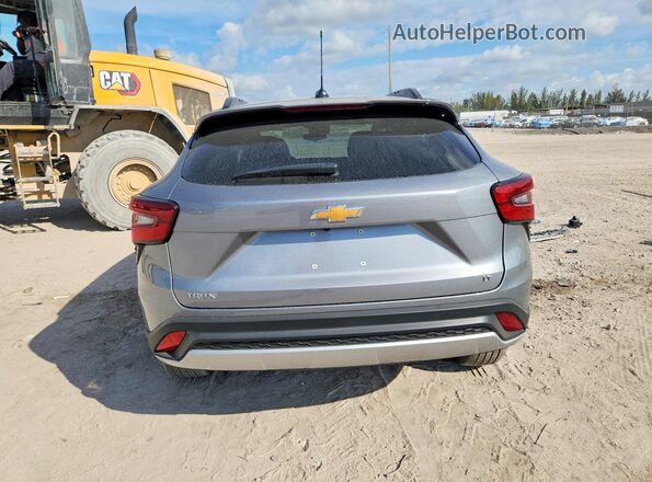 KL77LHEP3TC093669 2026 CHEVROLET TRAX Gray უკანა ხედი