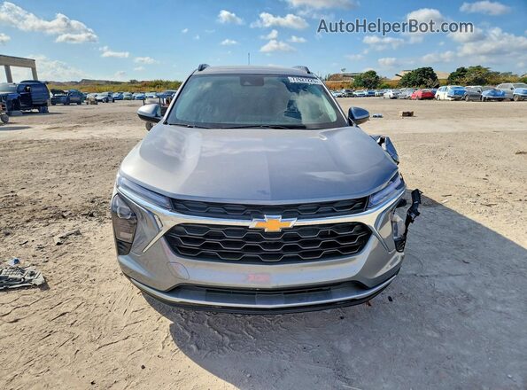 KL77LHEP3TC093669 2026 CHEVROLET TRAX Gray წინა ხედი
