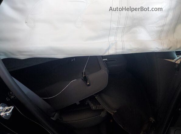 KL77LHEP4TC007186 2026 CHEVROLET TRAX Black Widok tylnych siedzeń
