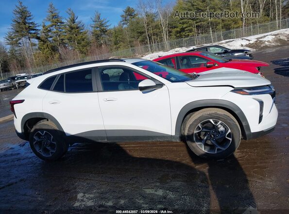 KL77LHEP8TC072591 2026 CHEVROLET TRAX White Rear interior view