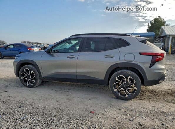 KL77LJEP1SC058389 2025 CHEVROLET TRAX Серебряный Задняя левая четверть