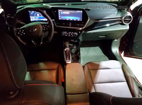 KL77LJEP2SC096455 2025 CHEVROLET TRAX Красный Вид панели приборов