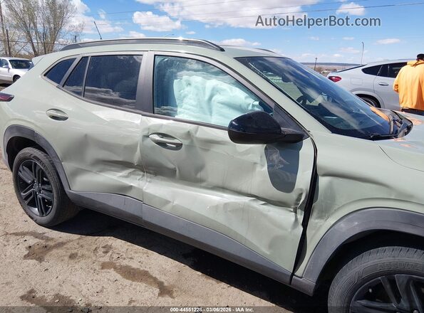 KL77LKEP1SC058740 2025 CHEVROLET TRAX Green Widok z przodu