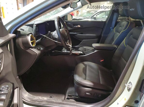KL77LKEP3SC076351 2025 CHEVROLET TRAX Зеленый Вид салона спереди