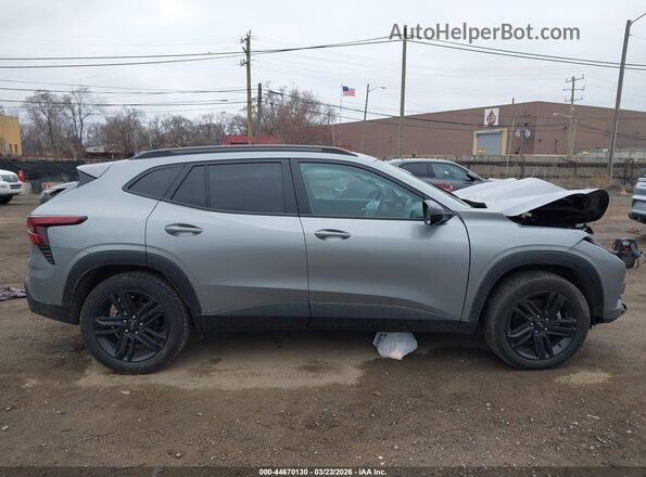 KL77LKEP7SC087823 2025 CHEVROLET TRAX Серый Вид щитка приборов