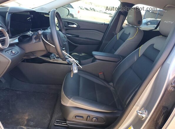 KL77LKEP7SC315190 2025 CHEVROLET TRAX Silver Widok wnętrza z przodu