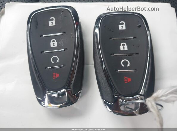 KL77LKEP9TC010470 2026 CHEVROLET TRAX Серебряный Вид панели приборов