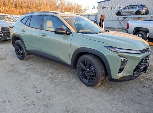 KL77LKEPXTC014284 2026 CHEVROLET TRAX Зеленый Передняя правая четверть