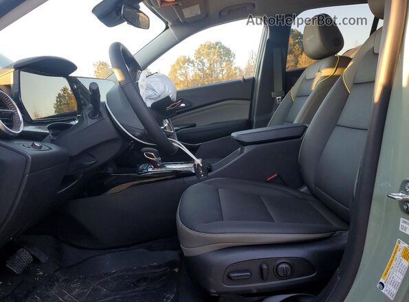 KL77LKEPXTC014284 2026 CHEVROLET TRAX Зеленый Вид салона спереди
