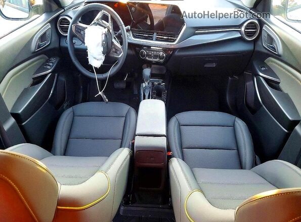 KL77LKEPXTC014284 2026 CHEVROLET TRAX Зеленый Вид панели приборов