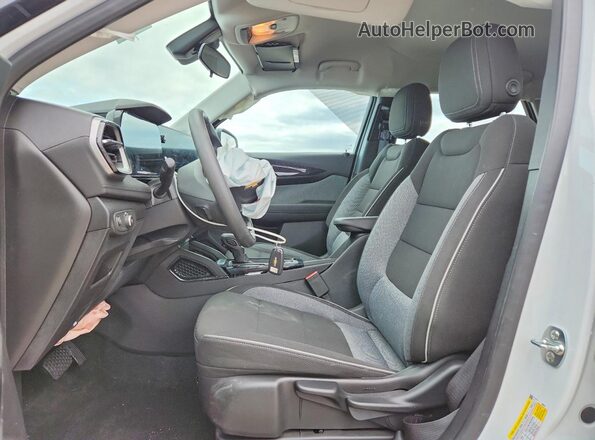 KL79MMSP1SB177657 2025 CHEVROLET TRAILBLAZER White Widok wnętrza z przodu