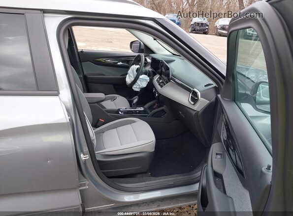 KL79MPSL8TB054793 2026 CHEVROLET TRAILBLAZER Серый Вид салона спереди