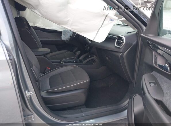 KL79MPSP7SB161495 2025 CHEVROLET TRAILBLAZER Серебряный Вид салона спереди