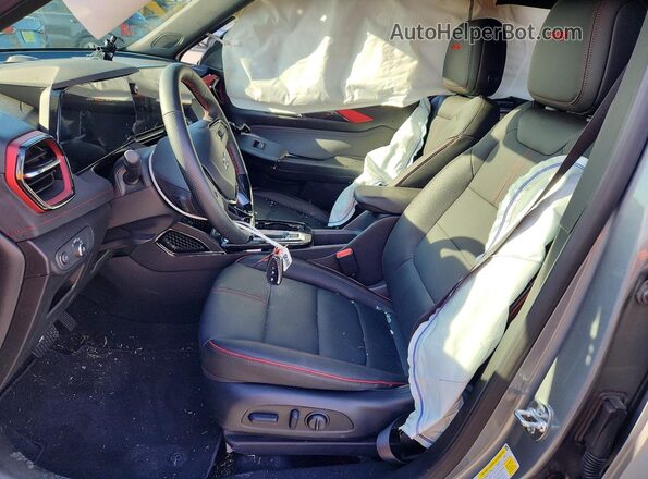 KL79MTSL9TB015235 2026 CHEVROLET TRAILBLAZER Серый Вид салона спереди