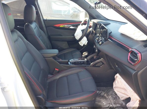 KL79MTSLXSB062014 2025 CHEVROLET TRAILBLAZER White Vista interior delantera