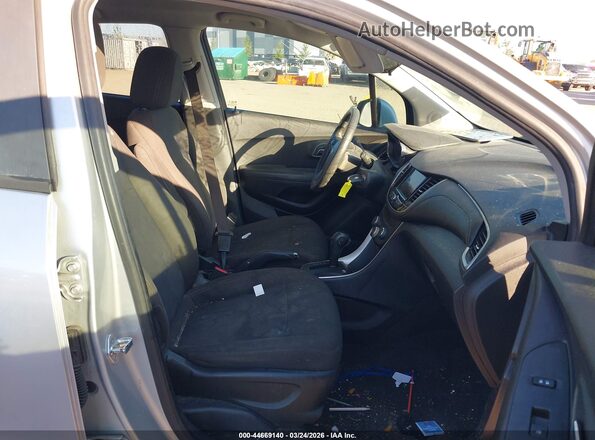 KL7CJKSB2LB030577 2020 CHEVROLET TRAX Silver Вид салону спереду