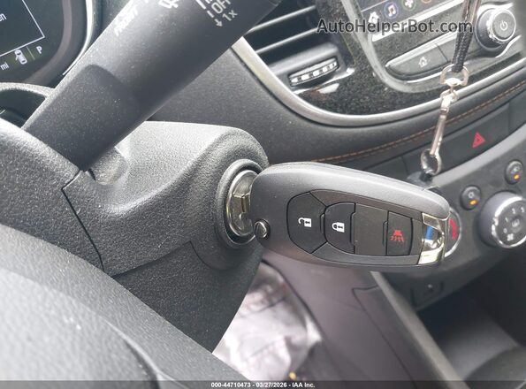 KL7CJKSB2LB331477 2020 CHEVROLET TRAX Бордовый Вид панели приборов
