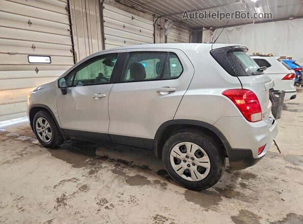 KL7CJKSB3JB590802 2018 CHEVROLET TRAX Серебряный Задняя левая четверть