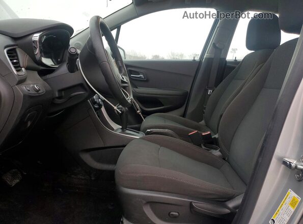 KL7CJKSB4MB318635 2021 CHEVROLET TRAX Gray Вид салону спереду