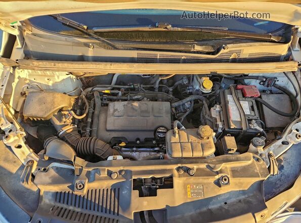 KL7CJLSB1MB310076 2021 CHEVROLET TRAX White Rear interior view