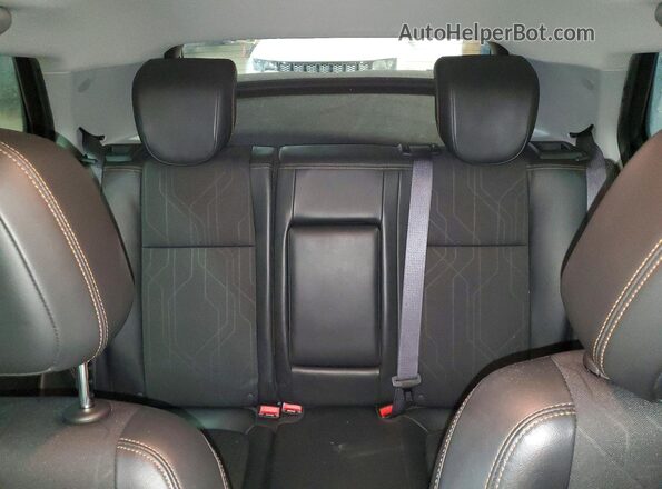KL7CJLSB2JB617686 2018 CHEVROLET TRAX Gray Widok tylnych siedzeń