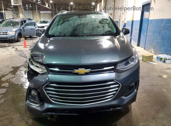 KL7CJLSB2JB617686 2018 CHEVROLET TRAX Gray Widok z przodu