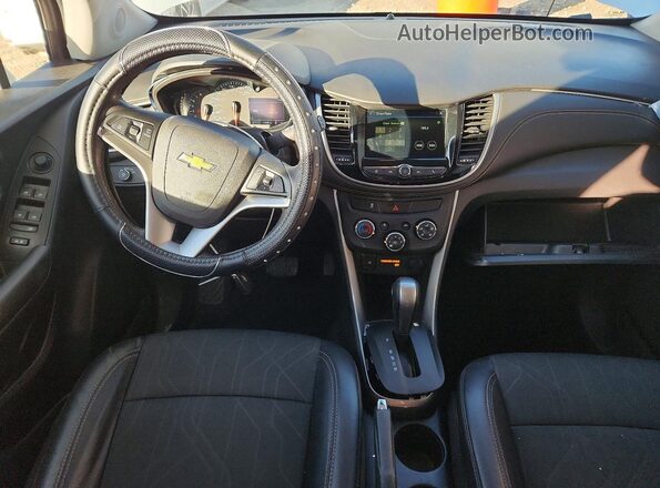 KL7CJLSB2KB896106 2019 CHEVROLET TRAX Silver Vista del salpicadero