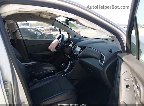 KL7CJLSB3HB159666 2017 CHEVROLET TRAX Серый Вид салона спереди