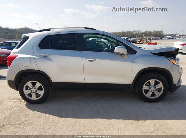 KL7CJLSB3HB159666 2017 CHEVROLET TRAX Серый Вид задней части салона