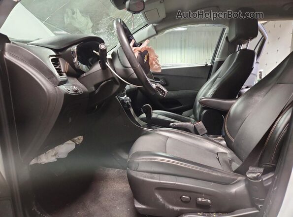 KL7CJLSB3JB634903 2018 CHEVROLET TRAX White Widok wnętrza z przodu