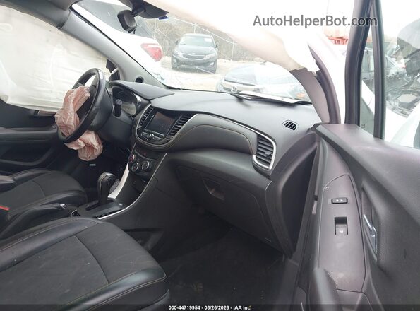 KL7CJLSB4LB066762 2020 CHEVROLET TRAX Белый Вид салона спереди
